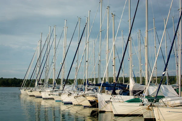 Zeilboten in de haven van — Stockfoto