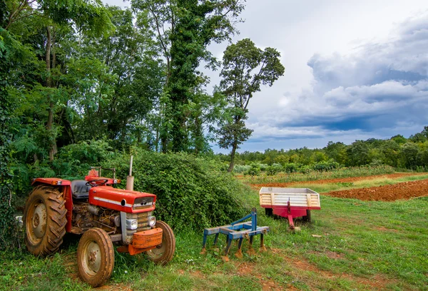 Matériel agricole et tracteur et Acre — Photo