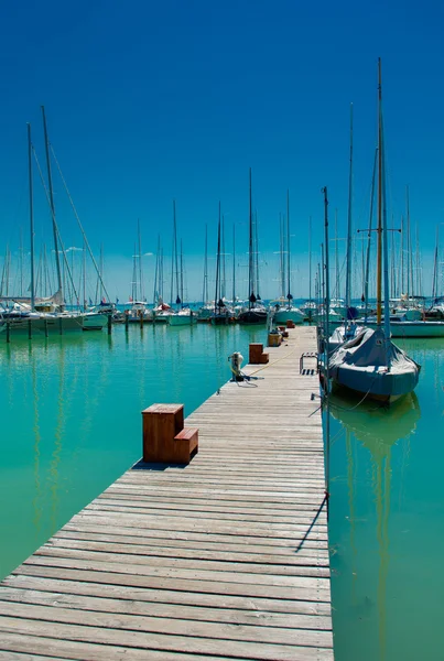 Zeilboten in haven — Stockfoto