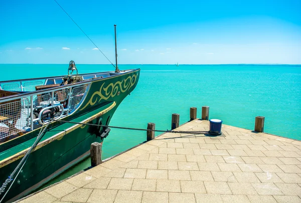 Schip in de haven — Stockfoto