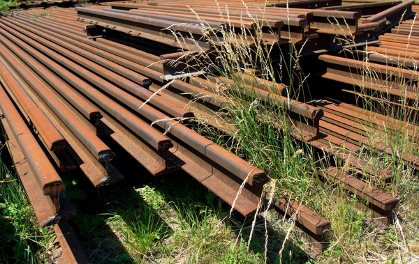 Pile De Vechi Rusty Rails — Fotografie, imagine de stoc