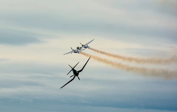 Aviones históricos en medio del aire —  Fotos de Stock