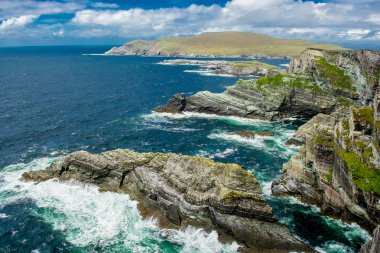 Cliffs at İrlanda Sahil