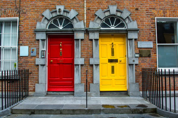 Kilkenny İrlanda renkli kapı