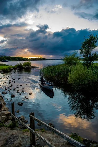 Boot terugkeer van Lough Leane in Killarney National Park in Ierland — Stockfoto