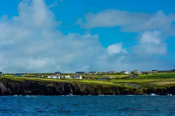 Asentamiento escénico en la costa de Irlanda — Foto de Stock