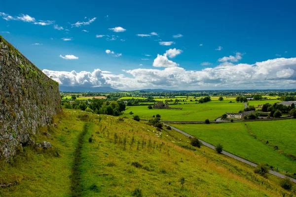 View From Hill With Sheep Over Landscape In Ireland — Stock Photo, Image