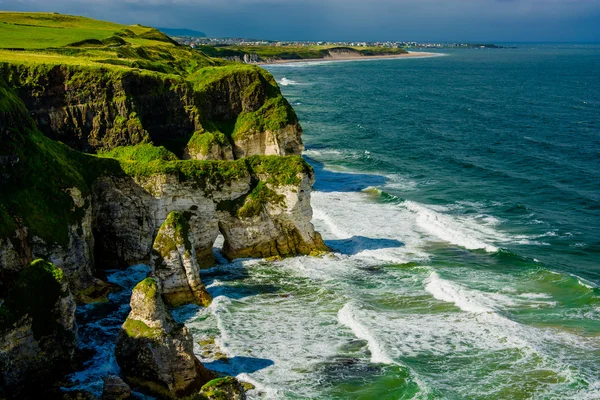 Falésias perto de Portrush na Irlanda do Norte — Fotografia de Stock