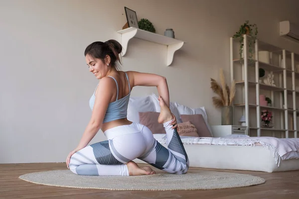 Woman Youga Pilates Exercise Home She Sportswear Using Mat Slim — Stock Photo, Image