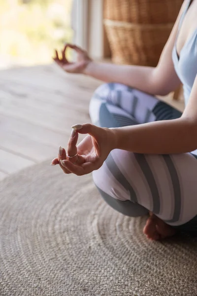 Mujer Hacer Youga Pilates Ejercicio Casa Ella Está Ropa Deportiva — Foto de Stock