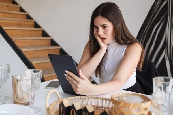 Brunette Caucasian Woman White Blouse Black Skirt Working Internet Using — Stock Photo, Image