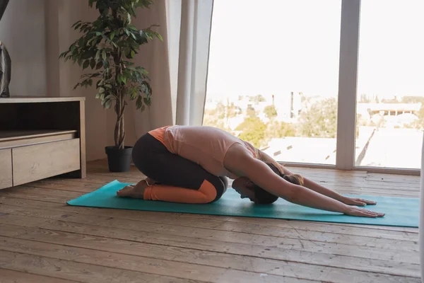 Woman Youga Pilates Exercise Home She Sportswear Using Mat Slim — Stock Photo, Image