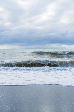 Karadeniz 'deki fırtına sırasında büyük dalgalar