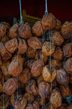 İpte kurumuş hurma.