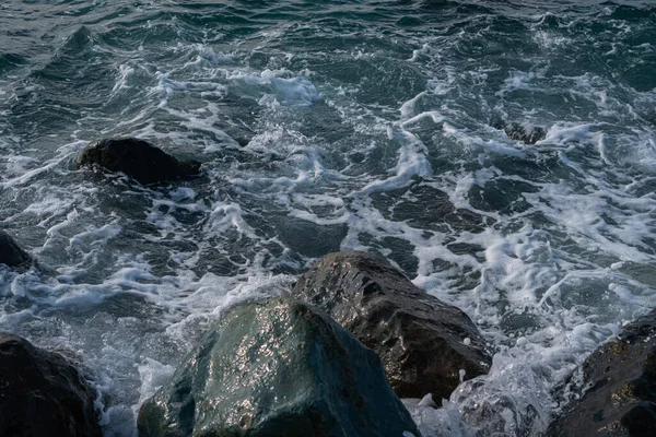 Ondas Mar Grandes Pedras — Fotografia de Stock
