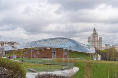 2021 baharında Moskova 'daki Zaryadye Parkı