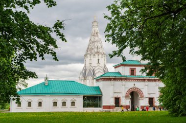 Kolomenskoye parkındaki tapınak, 2021 ilkbaharında.