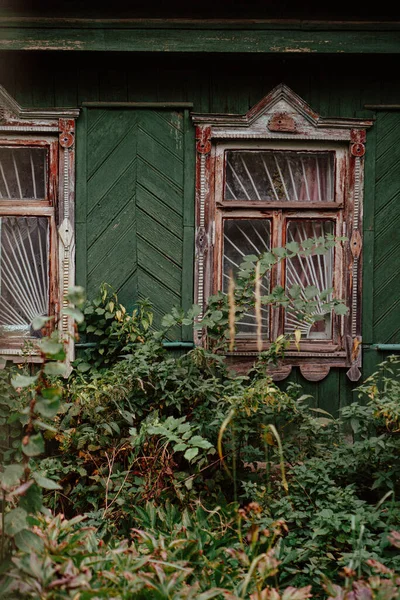 Holzfenster Eines Alten Holzhauses — Stockfoto