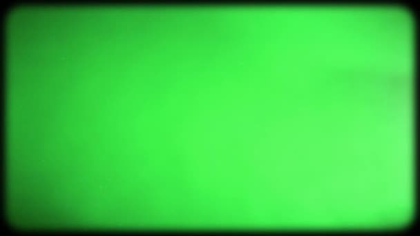 緑の画面にキンスコープ付きの古いテレビの効果。レトロフィルムビデオ効果映像。古い緑のテレビ画面。ノイズがちらつきます。オーバーレイに最適. — ストック動画