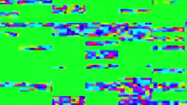 Glitch y efecto VHS. Efecto de fallo de ruido de píxeles digitales en una pantalla verde. Los problemas de la señal de vídeo de la televisión de los años 80 y la interferencia en la pantalla. Pantalla verde. — Vídeos de Stock