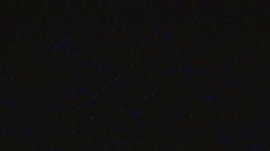 VHS çizgileri bozuk ve siyah ekranda yanıp sönüyor. 80 'ler ve 90' lar televizyonu kuruyorum. Eski televizyonla ilgili sorunlar. Siyah ekranda VHS tanecikleri.