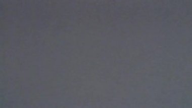 VHS çizgileri gri ekranda yanıp sönüyor. 80 'ler ve 90' lar televizyonu kuruyorum. Eski televizyonla ilgili sorunlar. VHS.