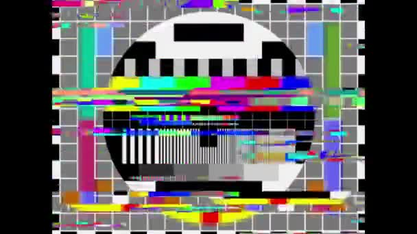 Efecto de fallo técnico. Efecto retro TV. Barras de color SMPTE con efecto glitch. SMPTE rayas de color problemas técnicos. Patrón de prueba de una transmisión de televisión con barras de colores. Barras de color fallos de datos. — Vídeo de stock