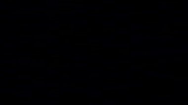 Siyah arkaplanda arıza var. Videonun üstünü örtmek için. Televizyon gürültüsü ve eski ekran paraziti ile video sinyali hasarı. Dijital piksel gürültü arızası sanat efekti. Retro TV 80 'ler 90' lar.