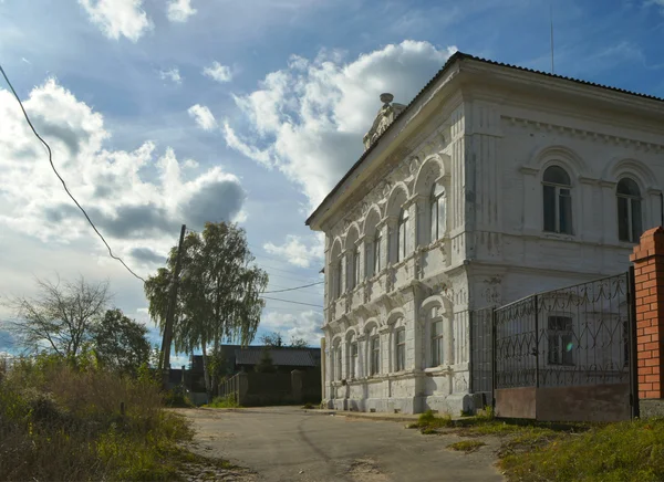 Oud huis in Chkalovsk — Stockfoto