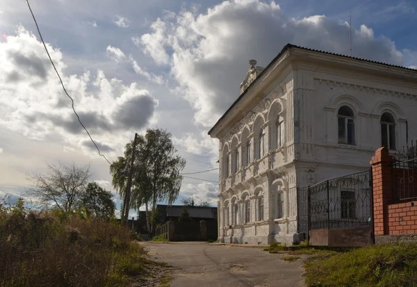 Oud huis in Chkalovsk — Stockfoto