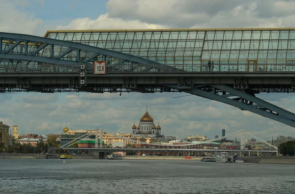 В Москве. Центр. Вид на Москву-реку . — стоковое фото