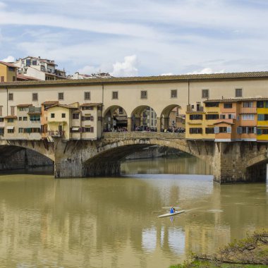 İtalya. Floransa. Ponte Vecchio köprüsünün görüntüsü.
