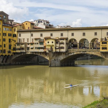 İtalya. Floransa. Ponte Vecchio köprüsünün görüntüsü.