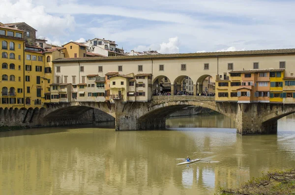 İtalya. Floransa. Ponte Vecchio köprüsünün görüntüsü.