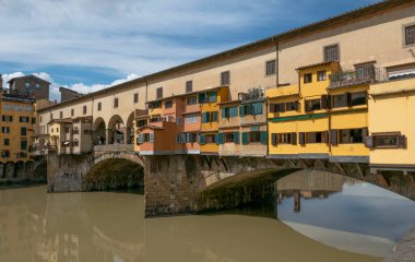 İtalya. Floransa. Ponte Vecchio köprüsünün görüntüsü.