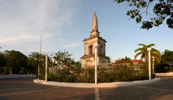 Philippines.Mactan Island.Fernand Magellan památník. — Stock fotografie