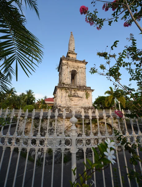 Philippines.Mactan Island.Fernand Magellan památník. — Stock fotografie