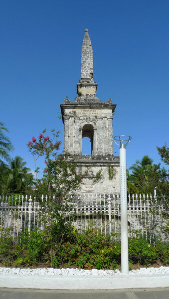 Филиппины. Острова Мактан. Памятник Фернану Магеллану
.