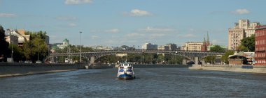 Moskova. Merkezi. Nehirden Moskova görüntülemek.