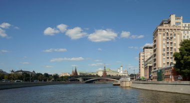 Moskova. Merkezi. Nehirden Moskova görüntülemek.