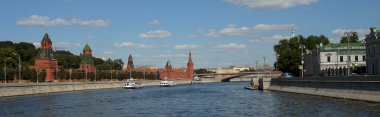 Moskova. Merkezi. Nehirden Moskova görüntülemek.