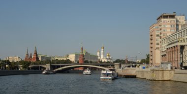 Moskova. Merkezi. Nehirden Moskova görüntülemek.