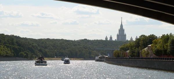 Moskou. Centrum. Uitzicht vanaf de rivier Moskou. — Stockfoto