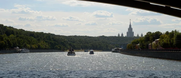 Moskva. Střed. Pohled od řeky Moskva. — Stock fotografie