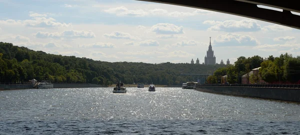 Moskva. Střed. Pohled od řeky Moskva. — Stock fotografie
