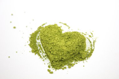 Matcha kalp yeşil çay