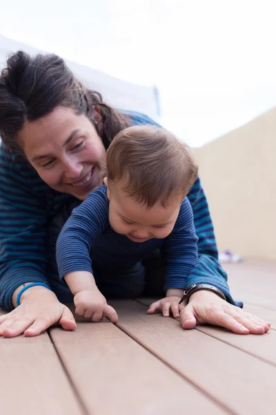 mutlu anne ve kızı