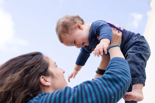 Felice mamma e figlia — Foto Stock