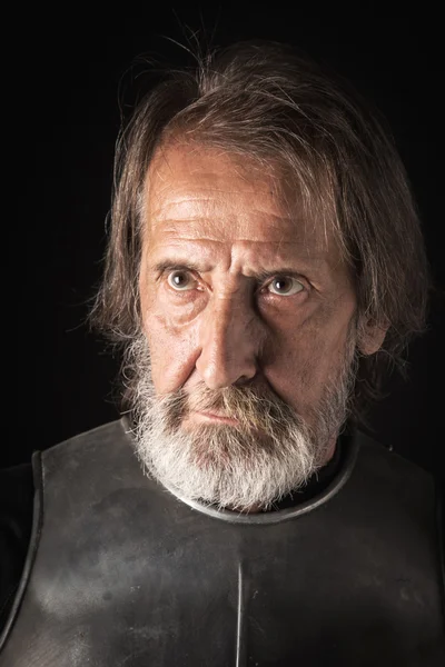 yaşlı sakallı savaşçı