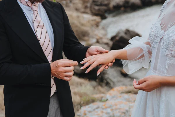 Man Puts Ring Woman Finger — Stock Photo, Image